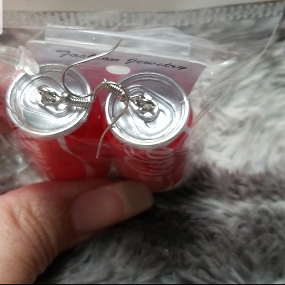 SOLD!!  COKE CAN EARRINGS - Picture 3 of 6